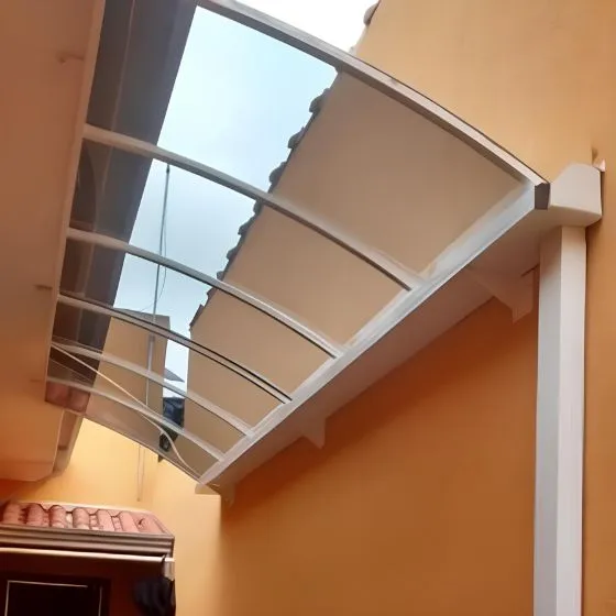 Cobertura compacta para varanda com entrada de luz natural